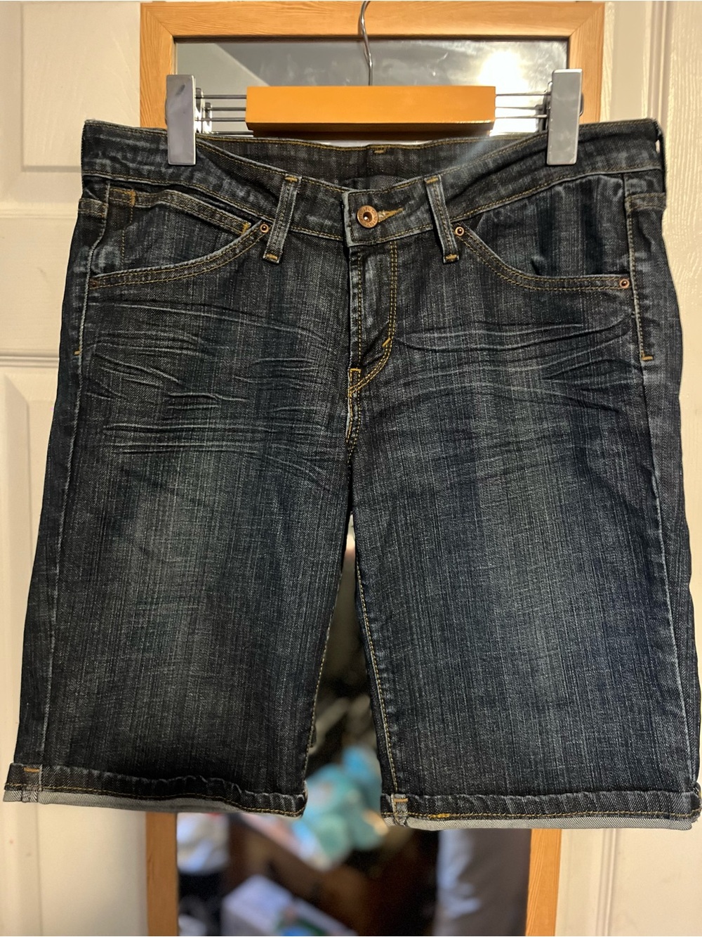 Women’s Size 8 Levi's Denim Jean Shorts, Vintage Levi’s Low Rise Short Size 8